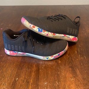 Women Size 7.5 No Bull Crossfit Shoes Black with Floral Midsole 9/10 Condition